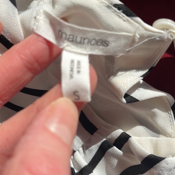 Cold shoulder striped top - Picture 4 of 7